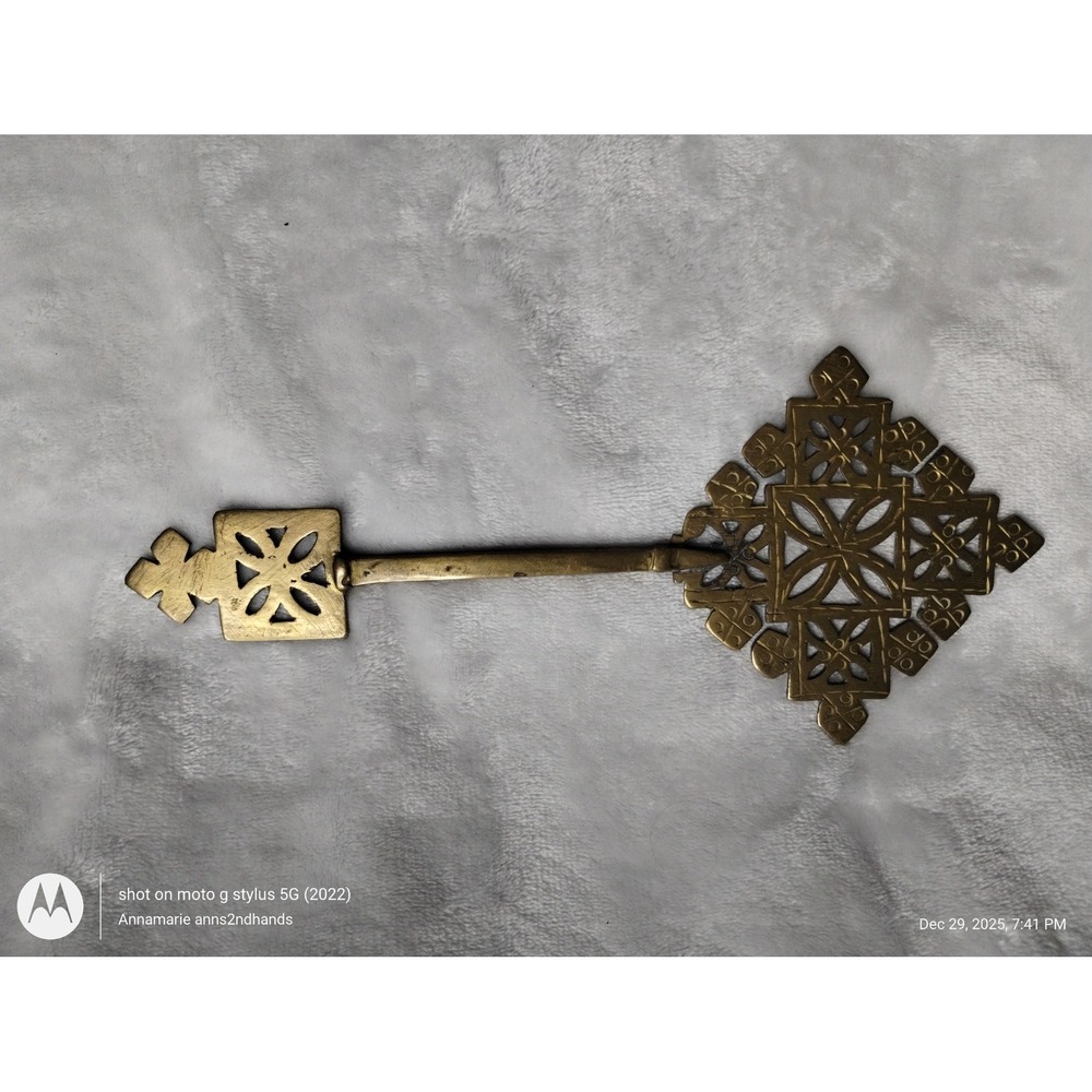Vintage Brass Ornate Skeleton Key Wall Decor Gothic Medieval Style - Picture 4 of 10